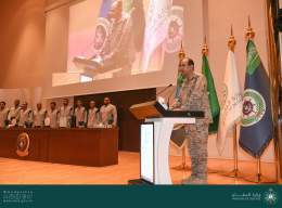 قائد #القوات_البحرية_الملكية_السعودية يكرم منتخب القوات البحرية للدراجات.
