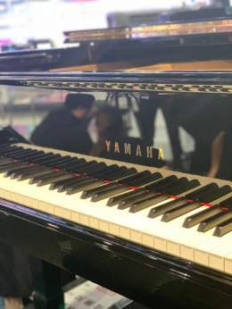 【#Mステ】  このあとは #清塚信也 さん 清塚ユーミン5択  松任谷由実の名曲5曲のうち 視聴者スマホ投票で選ばれた3曲を 即興でピアノメドレーにして演奏  コメント 「きよりんは、しゃべりだけじゃないんだぞ！ 才能が溢れ出て時間からも溢れてしまったらごめんなさい。」  #ウラステ