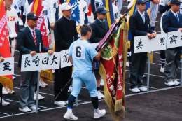 第95回記念選抜高校野球大会［センバツ］  2023/3/18(土) 阪神甲子園球場  開会式  前年度準優勝校 準優勝旗返還  近江・横田悟 主将