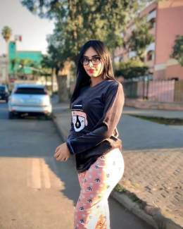 Photo by KHADIJA ALLAWI in Sal&eacute;. May be an image of 1 person, braids, smiling, sweatpants, tights, top, sweatshirt and outdoors.