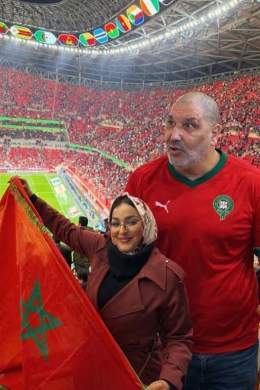 أنا: فرحانة بحضوري للمباراة.. أحد المتابعين في التعليقات: يضع… En voir plus