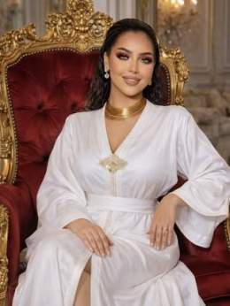 Ma tenue est disponible chez @royal_caftan_by_najwa Collection chic 100% made in \ud83c\uddf2\ud83c\udde6 \ud83d\udce6 monde entier