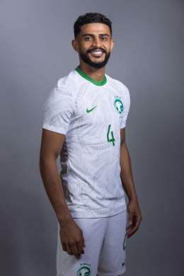 يملك عبدالإله العمري أعلى تقييم من بين جميع المدافعين بتصفيات اسيا المؤهلة لكأس العالم.   يتواجد على دكة البدلاء في أول مباراة بالمونديال  #FIFAWorldCup
