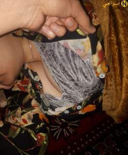 جوزها مصورها و هى نايمة