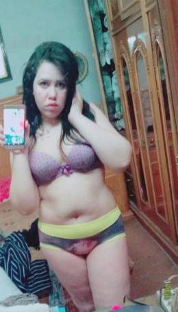 مصرية بعيون خضرا جسم صاروخ