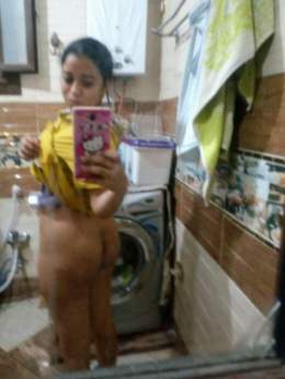 لمنتدانا الغالي بطاية بلدي مغرية بجسم سمبتيك وتحسها ساخنة ومولعه من خيرات المغارة
