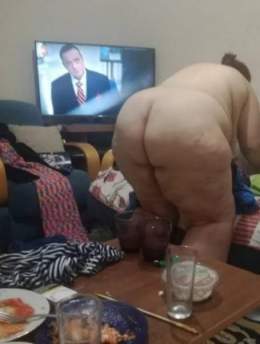 صور ساخنة من عراقي لمراته المربربة وتحولها لدبابة