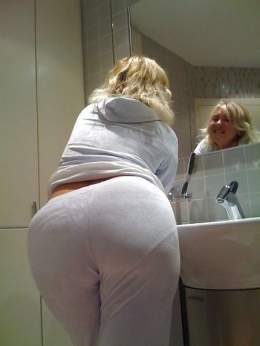البوم   اللبنانية الميلف الشقراء الجامدة