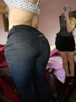 مثير   كيوت   عرض مثير من خليجية لجسمها الجذاب وتطورها الجميل