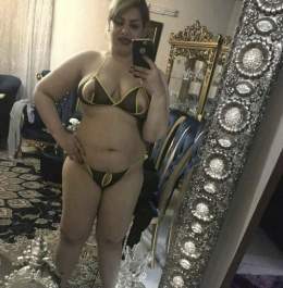 رومانسية   خليجية ميلف جسمها نار متصورة بطقم يخليك تنيك كل خرم فيها