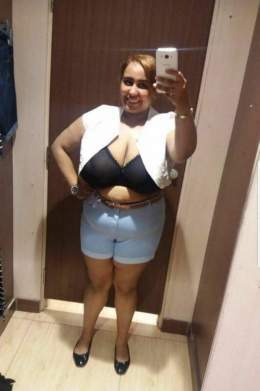 عنيف   شرموطه دبدوبه جسمها فاجر وبزازها لبن وعاوزه تتفشخ نيك