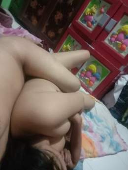 بلا بادئة   صور سكس متحررة خليجية مع حبيبيها