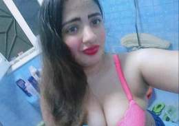 البوم   فرسة شقية بتستعرض جمال بزازها
