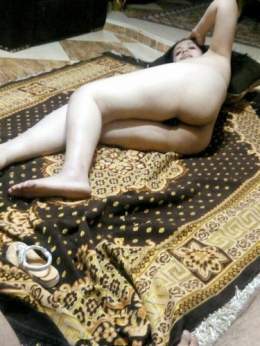 رومانسية   خدامة سرير بلدى من العيار التقيل