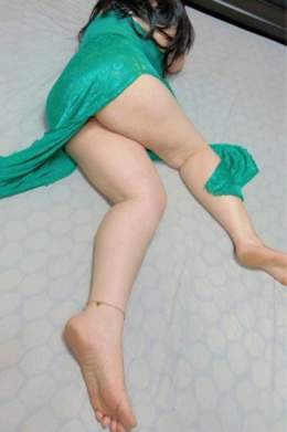 جماعي   مثير   شرموطة مغربية جذابة تستعرض جسمها المثير بملابس سكسية