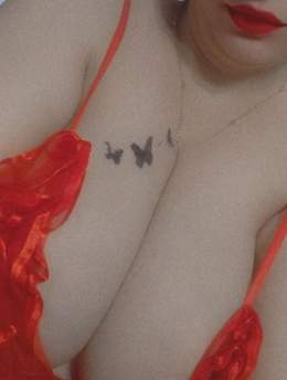 مثير   التاتو بالمكان الصح
