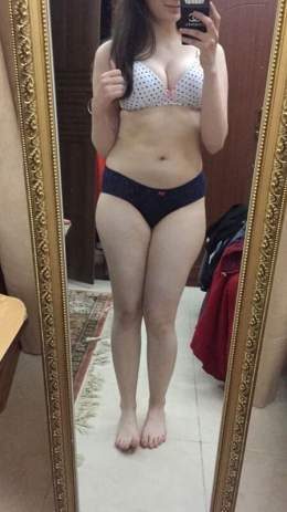 ألبوم - سكسية سورية مشاركة صورها مع حبيبها