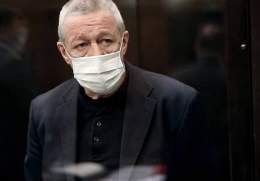 Артист Михаил Ефремов, получивший 7,5 лет колонии за гибель человека в ДТП, просит заменить наказание на принудительные работы &mdash; суд