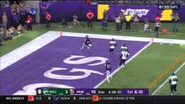 Alexander Mattison almost goes down with critical injury, but is able to revive himself  @Vikings