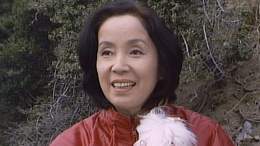 【追悼 #奈良岡朋子 さん死去】 #NHKアーカイブス では、奈良岡さんがナレーションを担当した、連続テレビ小説「おしん」（1983年）の動画の一部を公開しています。 番組の最後の方で、奈良岡さんが出演している場面です。