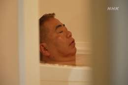 【　情　報　解　禁　】  #ヤバいよヤバいよ  ７月放送予定の #プロフェッショナル は、国民的人気者のお笑いタレント #出川哲朗 さん（５８）。 自分ならではの「面白い」を貫き続ける、男のプライドと覚悟とは。プロフェッショナル班が全力で迫ります。  絶賛密着中の最新映像です。