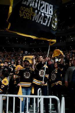 Starting off Strong    Rob Collier and Jenn Rogers &ndash; the siblings of fallen MIT police officer Sean Collier &ndash; and former #NHLBruins blue liner Adam McQuaid were tonight's honorary fan banner captains!