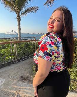 Palm trees & ocean breeze\ud83c\udfdd................_#dubai #bvlgariyachtclub #uae #smile #redlips #palmtrees #sun #sunshine #goodlife #lifestyle #business #businesswoman #dubailifestyle