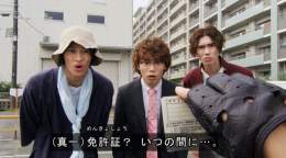 エンディング曲が流れてからやっと出てくる主人公。どんな戦隊だよ。 #nitiasa  #ドンブラザーズ