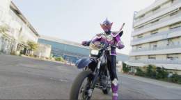 仮面ライダーより仮面ライダーしてるムラサメ(バイクに乗る) #nitiasa  #ドンブラザーズ