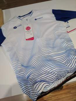 Gracias a @tjcope y @OTTOBOSLEY por el nuevo maillot pero sobre todo a mi bro @MPeones por el regalo