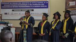 De victimes à entrepreneures : 150 femmes #survivantes ont reçu leurs kits de réinsertion à la #MaisonDorcas après 6 mois de formation.     Face à la guerre à l’Est de la RDC, l’espoir progresse malgré tout à #Bukavu.    #FondationPanzi #RDC