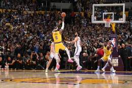 The moment LeBron James became the all-time highest NBA scorer, a record of 38,387pts set by Kareem Abdul-Jabbar in 1989 that few thought would ever be broken. Incredible achievement by an incredible athlete. Congrats @KingJames