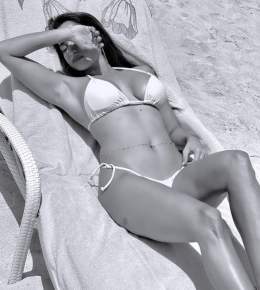 Beach naps are the best  . .  #PoojaBhalekar #photooftheday
