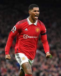 Wayne Rooney  Marcus Rashford   @MarcusRashford is the first @ManUtd player to score in six consecutive appearances at Old Trafford in the #PL since @WayneRooney in April 2012  #MUNLEE