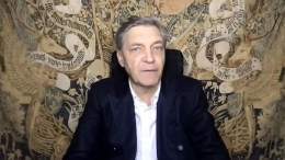 Суд заочно приговорил журналиста Александра Невзорова к восьми годам колонии за фейки