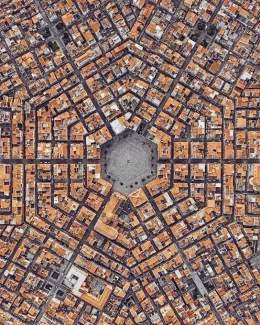 Located in the province of Catania, in the Italian island of Sicily, is the town of Grammichele. It is one of the few towns in the world to have this unique hexagonal layout   [read more: