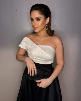 Photo shared by رنا رئيس on December 24, 2023 tagging @mahmoud_hair_stylist, @zeinabhassan_, and @amrsaeedfashiondesigner. May be an image of 1 person, makeup, gown and dress.