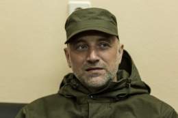 Писатель и сопредседатель партии &laquo;Справедливая Россия &ndash; За правду&raquo; Захар Прилепин подписал контракт с Росгвардией и отправился на войну в Украину, сообщает его пресс-служба