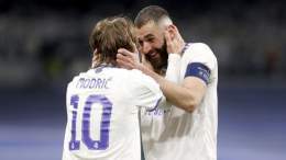 كوبى | السعودية تريد التعاقد مع كريم بنزيما، لوكا مودريتش، سيرخيو راموس بعقد لمدة موسمين وراتب صافي (30 مليون يورو) لكل لاعب.    جرت اتصالات هاتفية واجتماعات بالسفارة السعودية.   "لا يوجد فريق مُحدد، التواصل كان من حكومة المملكة العربية السعودية بشكل