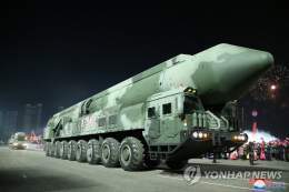 북, '은밀성 높은' 고체ICBM 시험에 무게&hellip;3축체계 무력화 우려(종합)  飛行距離1000km・高度約3000km未満。北朝鮮ミサイルの韓国軍観測数値が高度について明確にしていない。やはり爆発四散では・・・