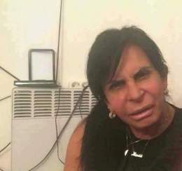 O Bolsonaro quer falar de aborto? Justo ele que pediu pra amante abortar o filho dele????   #DebateNaGlobo #LulaNaGlobo  Bozo - Bonner - Lulinha