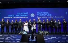 D&uuml;nyanın 34 farklı &uuml;lkesinden bilim, medya ve siyaset insanlarını bir araya getiren, başarı &ccedil;ıtasını her yıl daha da y&uuml;kselten TRT World Forum&rsquo;un hayırlara vesile olmasını diliyor, programa katkıda bulunan herkese teşekk&u
