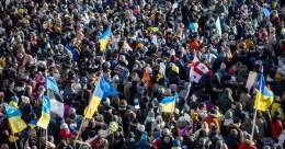 Первая годовщина страшной войны и национальный праздник в один день: как относиться к 24 февраля в Эстонии?