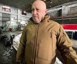 Евгений Пригожин пообещал, что пойдет до конца в своем конфликте с Минобороны РФ  &laquo;Они вместо того, чтобы выполнить свой долг и дать столько боеприпасов, сколько надо, они сидят хихикают у себя в кабинетах и плетут интриги&raquo;, &mdash; отмет