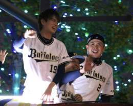 2022/11/5 御堂筋パレード #御堂筋パレード #orix_buffaloes  #山岡泰輔 #若月健矢 #オリックス優勝パレード #オリックスパレード #オリックス・バファローズ