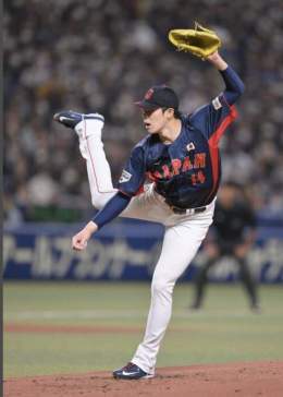 佐々木朗希選手が3月11日にWBC日本代表としてチェコ戦に先発する。 2011年3月11日。岩手県陸前高田市でまだ9歳だった彼を東日本大地震が襲った。当時37歳の父功太さんと祖父母が津波に流され帰らぬ人となった。 「僕もしっかり向き合って前に進みたい」と語る&rdquo;令和の怪物&rdquo;の活躍から目が離せない。