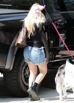 Avril Lavigne Nude in Leaked Porn and Private Pics - Scandal Planet