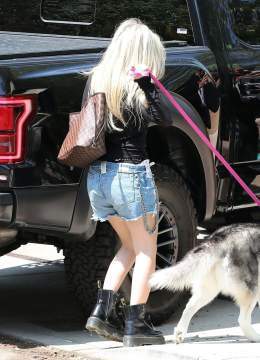 Avril Lavigne Nude in Leaked Porn and Private Pics - Scandal Planet
