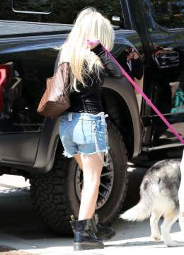 Avril Lavigne Nude in Leaked Porn and Private Pics - Scandal Planet