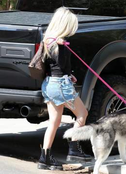 Avril Lavigne Nude in Leaked Porn and Private Pics - Scandal Planet